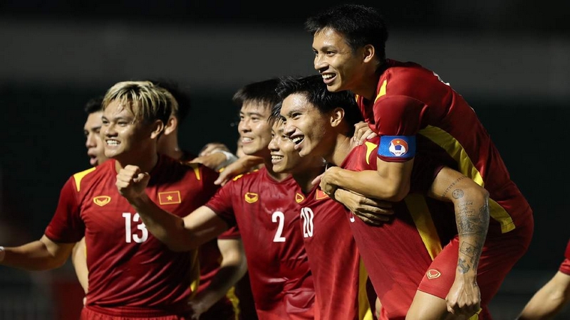 1 đội bóng đá có bao nhiêu người? Các vị trí cơ bản trong một đội bóng